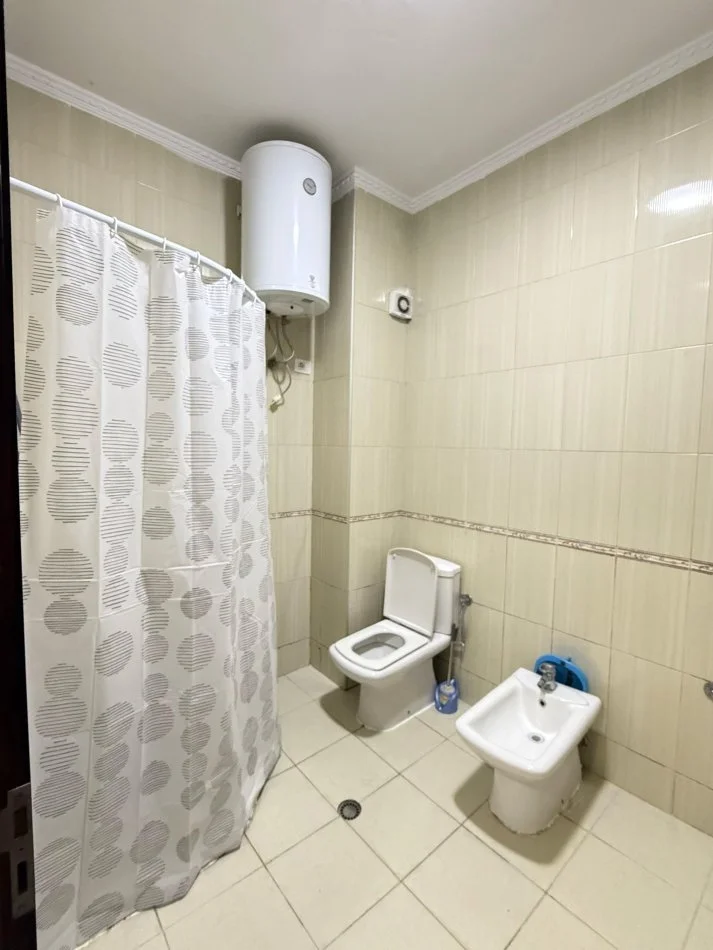 Tirane, jepet me qera apartament 2+1+Ballkon Kati 1, 100 m² 600 € (rruga Don Bosko)