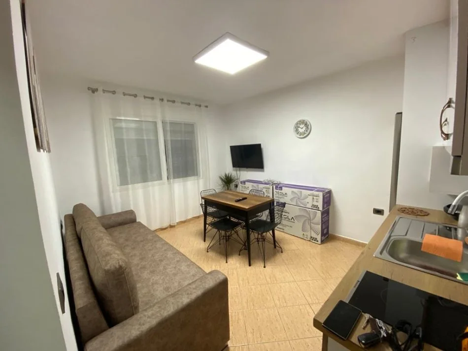 Tirane, jepet me qera 1+1 Kati 5, 50 m² 500 € (SHESHI SKENDERBEJ)
