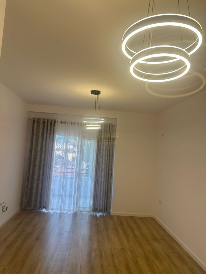 Tirane, shitet apartament 1+1 Kati 4, 65 m² 92.000 € (rruga misto mame)