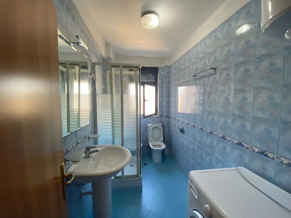 Tirane, jepet me qera apartament 1+1 Kati 6, 60 m² 500 € (Rruga e kavajes)