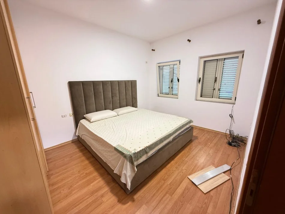 Tirane, jepet me qera 2+1 Kati 2, 74 m² 550 € (Prane 21 Dhjetorit)