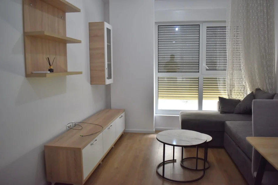 Tirane, jepet me qera apartament 1+1 , 60 m² 450 € 
