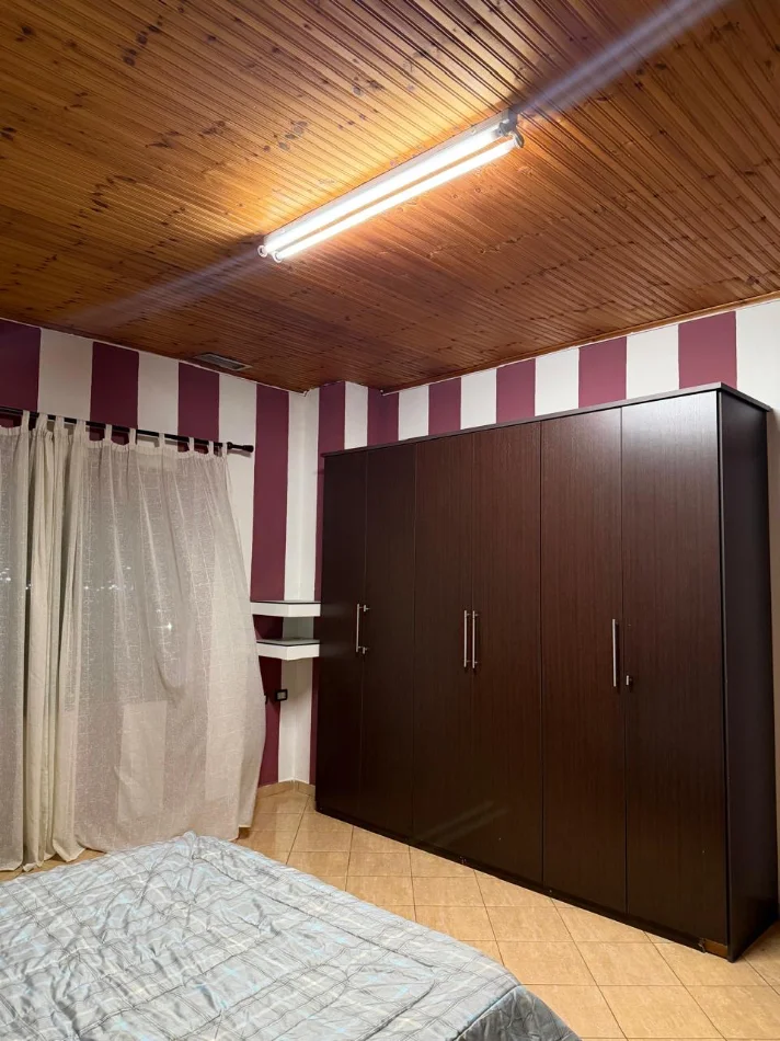 Tirane, jepet me qera apartament 1+1 Ballkon Kati 3 me parkim 380 €