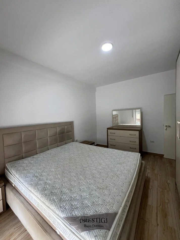 Tirane, shitet apartament 1+1+Ballkon Kati 2, 85 m² 140.000 € (5 Maji)
