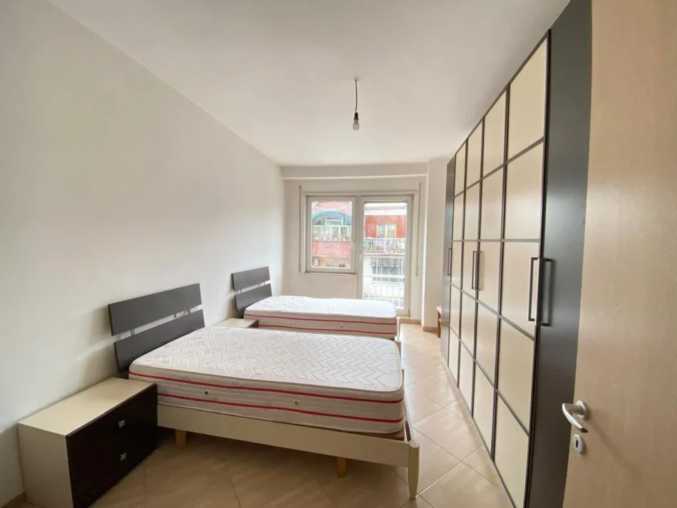 Tirane, jepet me qera apartament 2+1 Kati 2, 110 m² 550 € (Rruga Jordan Misja)
