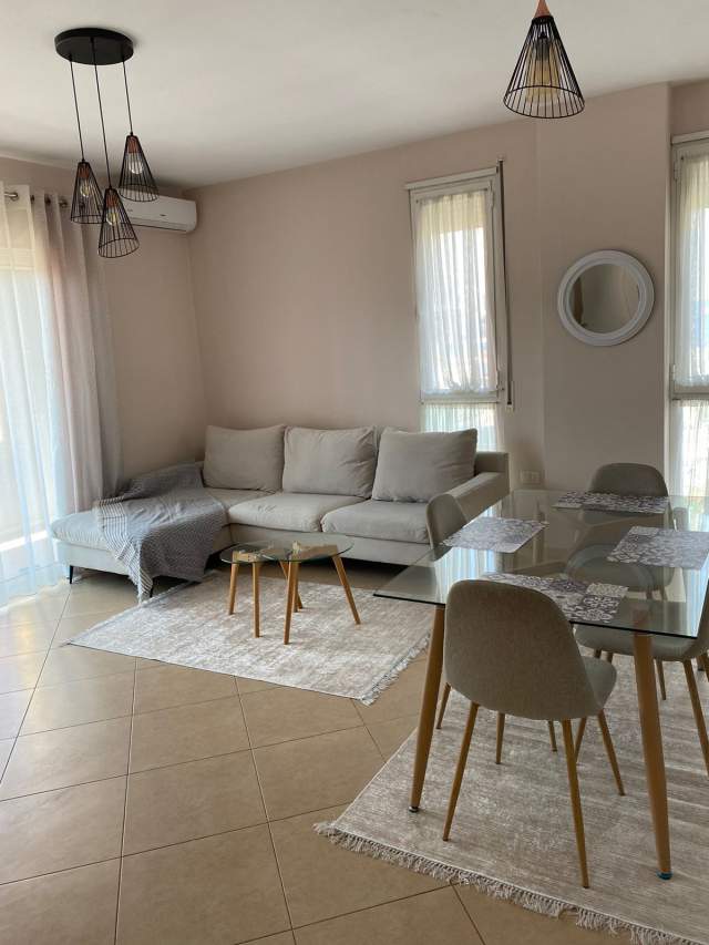 Tirane, jepet me qera apartament 2+1+BLK Kati 5, 105 m² 400 Euro (Spitali Amerikan 3)