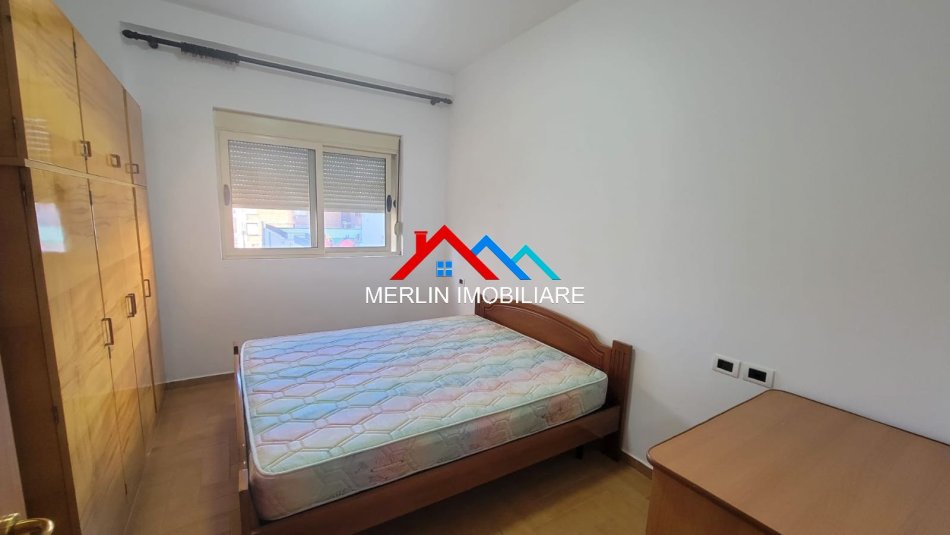 Tirane, jepet me qera apartament 2+1+Ballkon Kati 2, 90 m² 670 € (RRUGA HIM KOLLI,RRUGA E KAVAJES.)