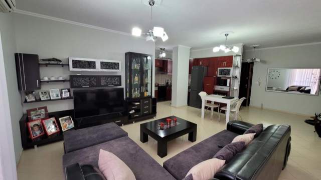 Tirane, jepet me qera apartament 2+1+BLK Kati 3, 110 m² 350 Euro (rruga Muhamet Deliu)