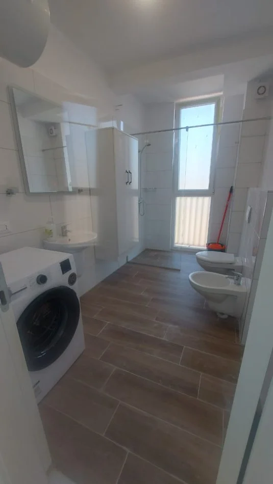 Tirane, jepet me qera apartament 1+1+Ballkon Kati 7, 70 m² 470 € (Grand Galeri)