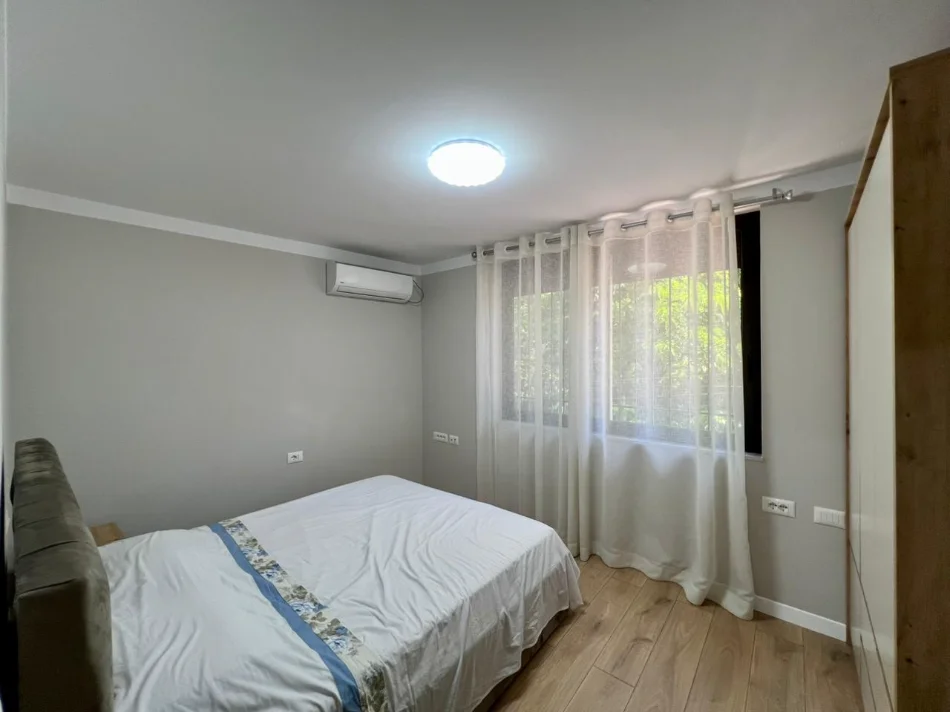 Tirane, jepet me qera shtepi 1+1 Kati 2, 60 m² 600 € (Shkolla e Kuqe)