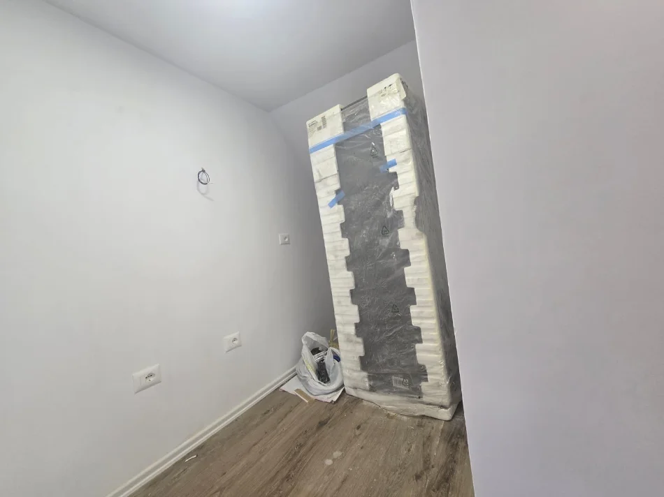 Tirane, jepet me qera nga Pronari, pa-komision zyre Kati 2, 78 m² 800 € (Sitki cico)