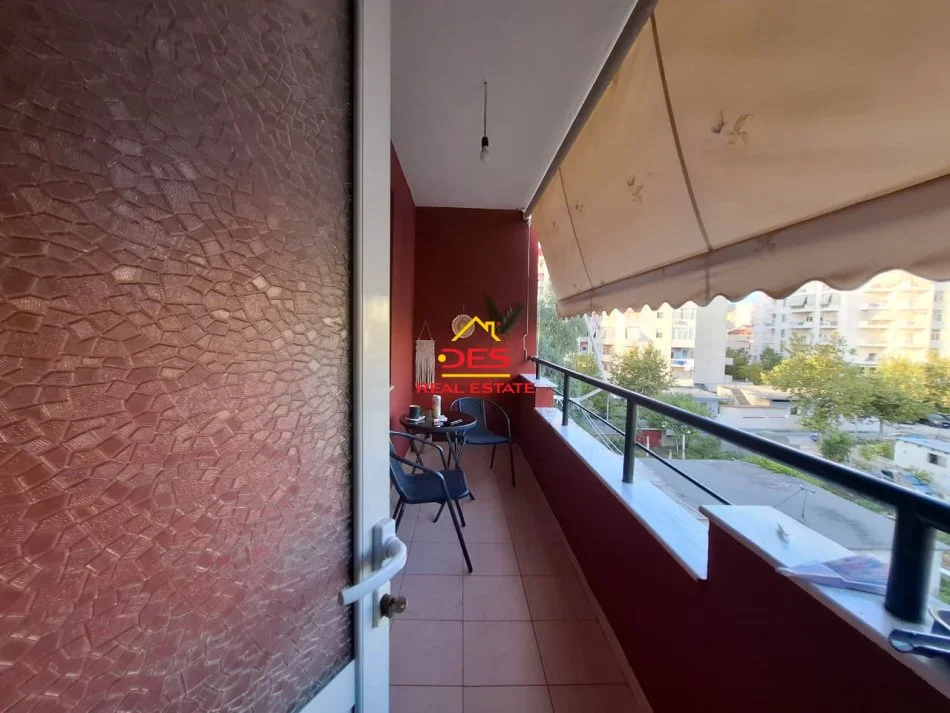 Vlore, jepet me qera apartament 1+1+Ballkon Kati 4, 100 m² 400 € (Rruga Gjergj Arianiti)