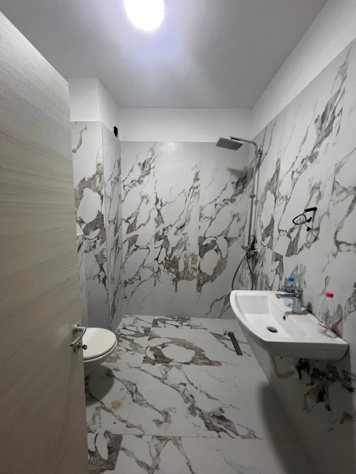 Tirane, jepet me qera zyre , 76 m² 750 € (Myslym shyr)