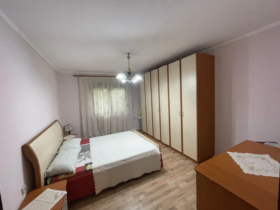 Tirane, jepet me qera apartament 2+1 Kati 1, 73 m² 500 € (Neom113579)
