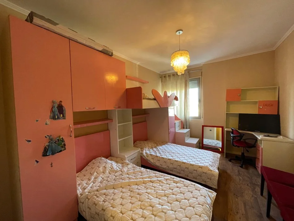 Tirane, jepet me qera apartament 2+1 Kati 2, 100 m² 420 € 