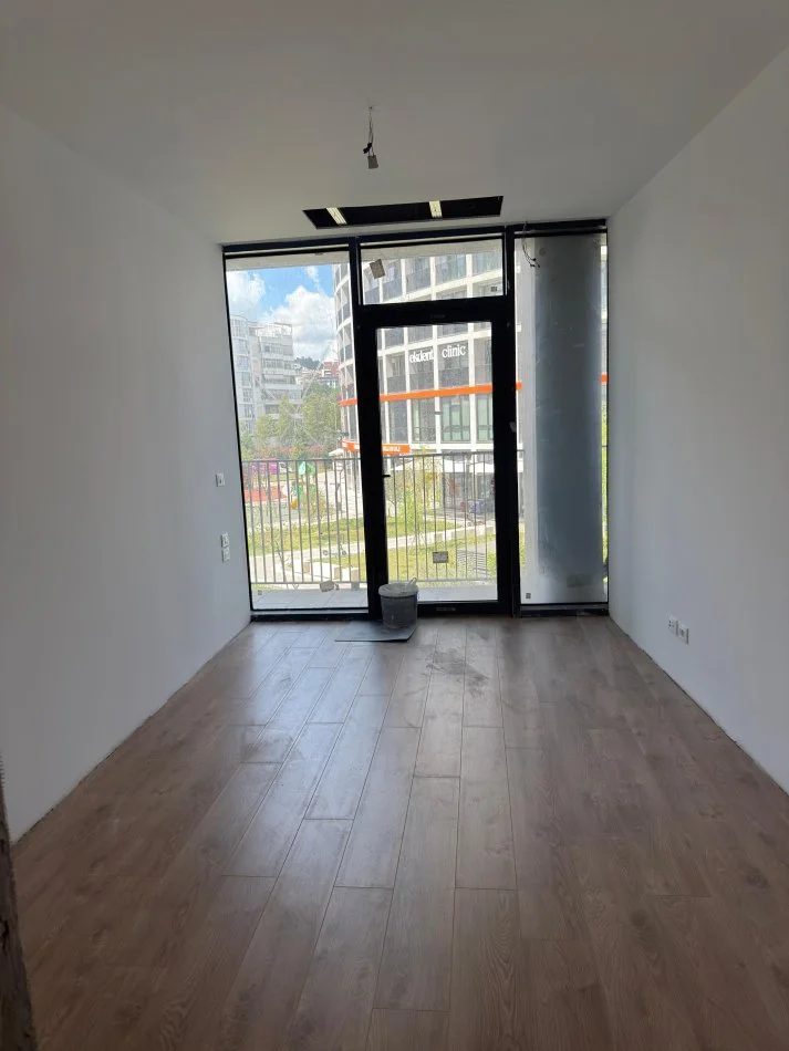 Tirane, jepet me qera apartament 1+1+Ballkon Kati 1, 120 m² 1.500 € (liqeni)