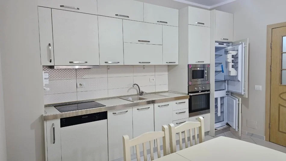Tirane, jepet me qera apartament 2+1 Kati 3, 100 m² 650 € (Kopshti Zoologjik)