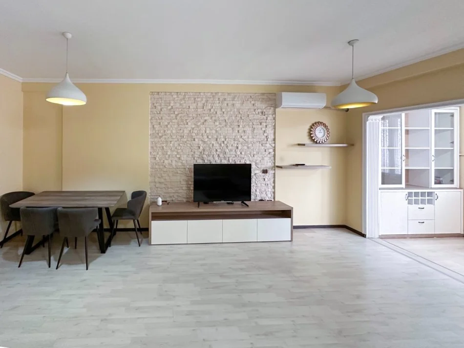 Tirane, shitet apartament 2+1 Kati 6, 100 m² 200.000 € (Mbikalimi i Komunes)