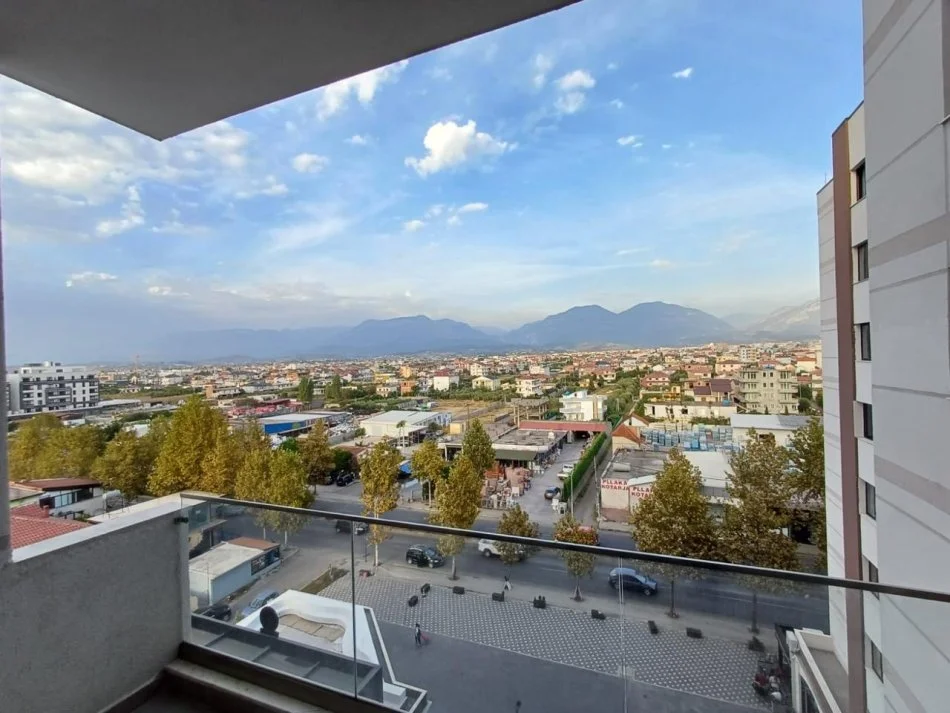 Tirane, jepet me qera apartament 2+1+Ballkon Kati 6, 109 m² 400 € (rruga bulevardi blu)