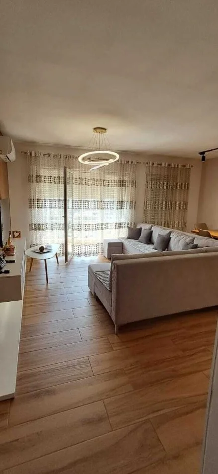 Tirane, shitet apartament 2+1+Ballkon Kati 8, 97 m² 140.000 € (veli dedi)