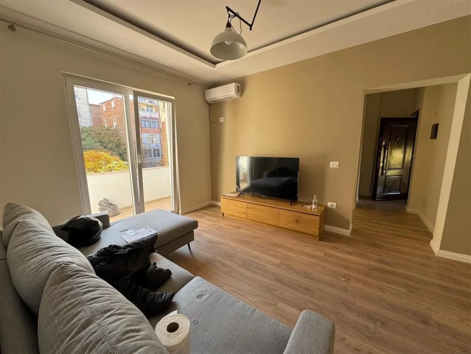 Shqiperi, jepet me qera apartament 1+1 Kati 2, 60 m² 650 € 