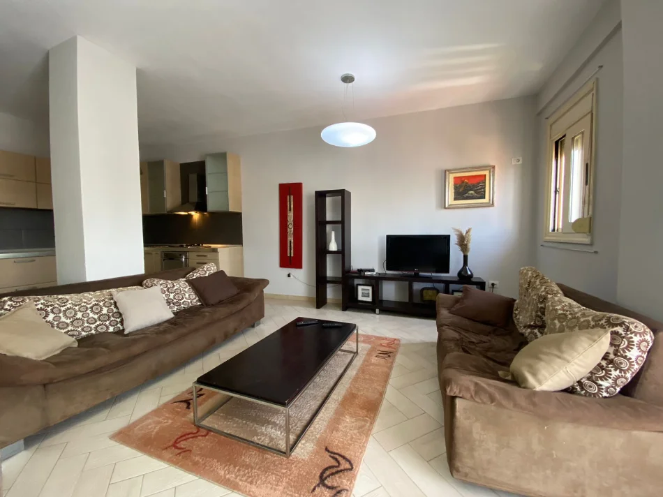 Tirane, jepet me qera apartament 2+1+Ballkon Kati 3, 100 m² 550 € (Don Bosko)