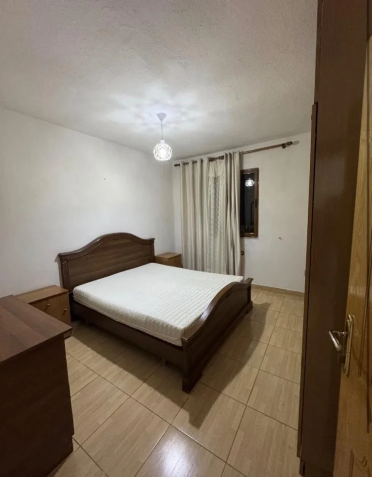 Tirane, jepet me qera shtepi 2+1+Ballkon Kati 2, 125 m² 450 € (Brryli , prane disko venue)