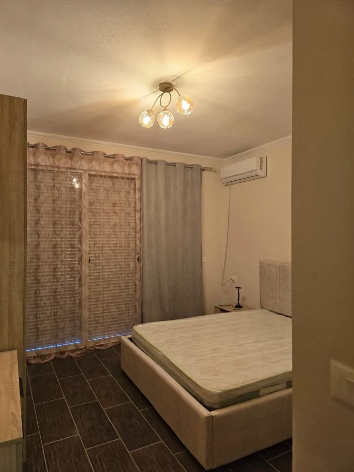 Tirane, jepet me qera apartament 2+1 Kati 4, 120 m² 500 € (Pallatet Derveni Misto Mame)