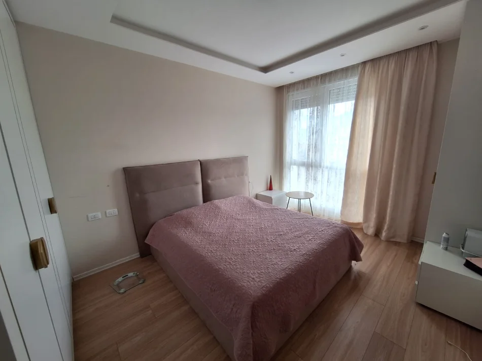Tirane, shitet apartament 2+1+Aneks+Ballkon , 91 m² 240.000 € (laprake)
