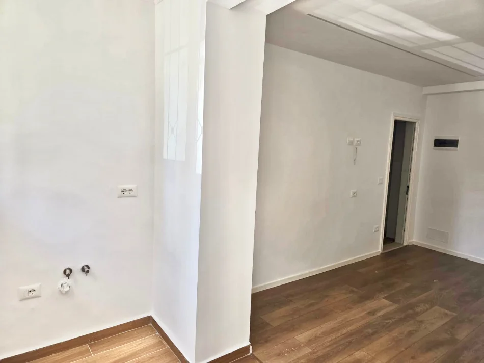 Tirane, shitet garsonier , 30 m² 83.000 € (4 deshmoret)