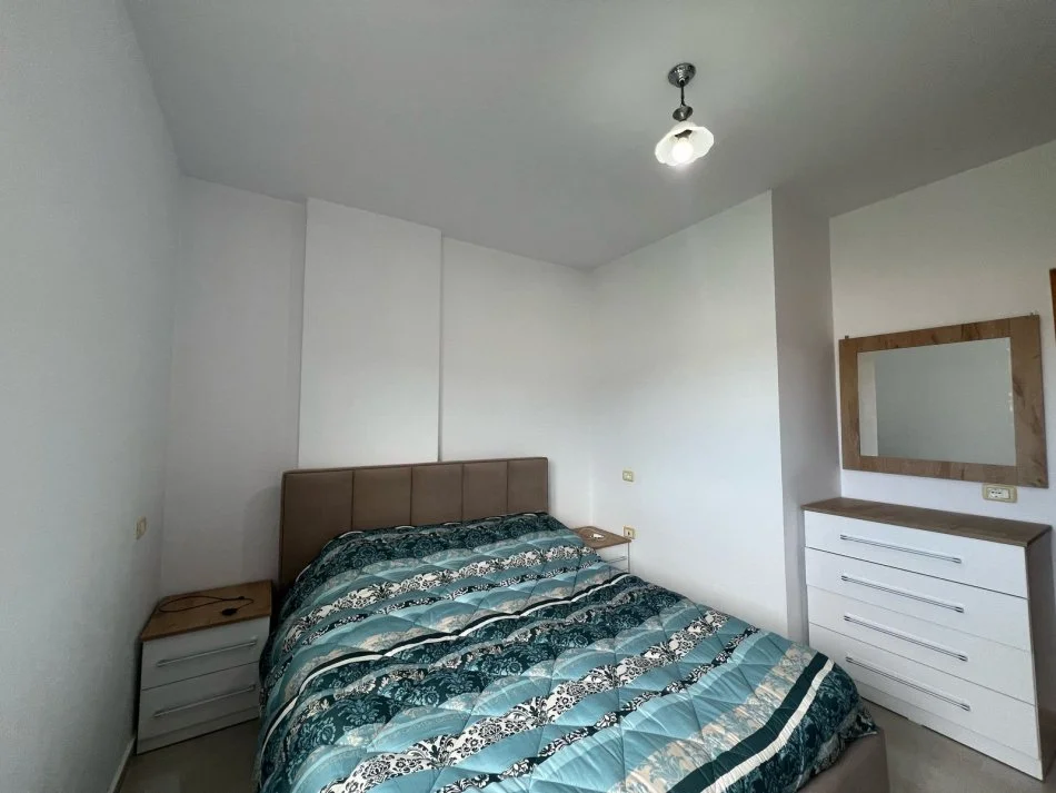 Tirane, jepet me qera apartament 1+1+Ballkon Kati 7, 55 m² 600 € (Bulevardi Gjergj Fishta) 0693082474