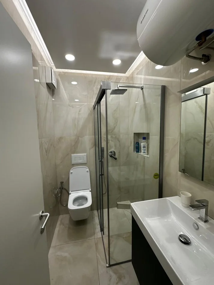 Tirane, jepet me qera apartament 3+1+Ballkon Kati 7, 112 m² 1.400 € (Nëntë Katëshet)