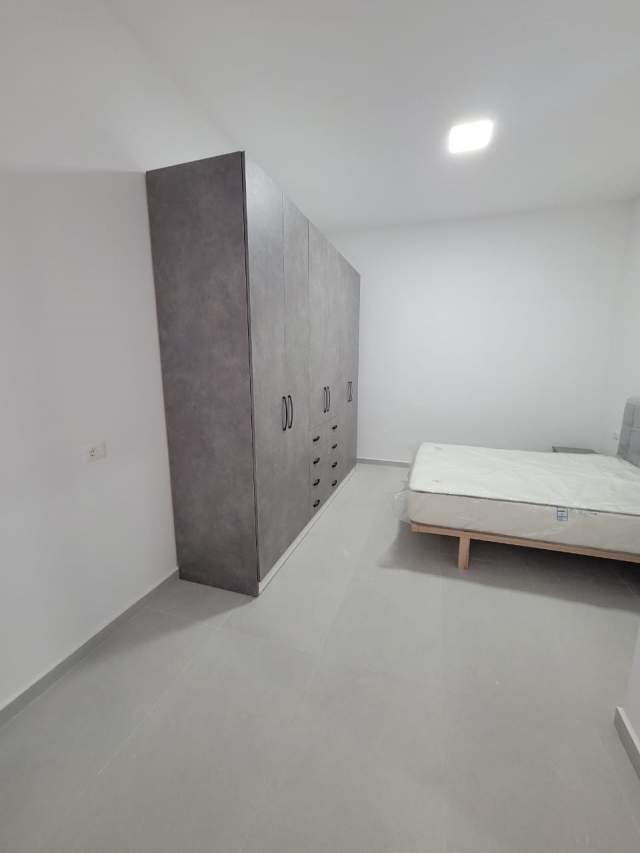 Tirane, jepet me qera apartament 1+1 Kati 1, 65 m² 400 Euro (Fresku)