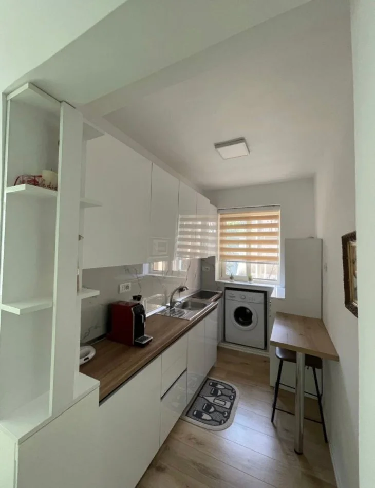 Tirane, jepet me qera shtepi 1+1 Kati 1, 80 m² 600 € (Rruga besim mema)