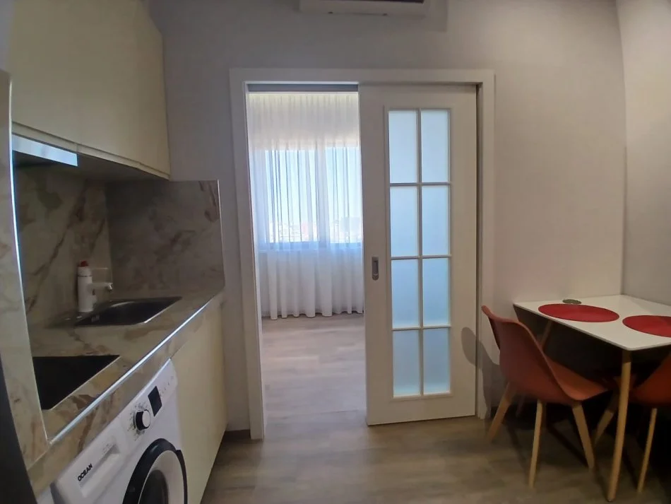 Tirane, jepet me qera apartament 1+1 Kati 5, 550 € 