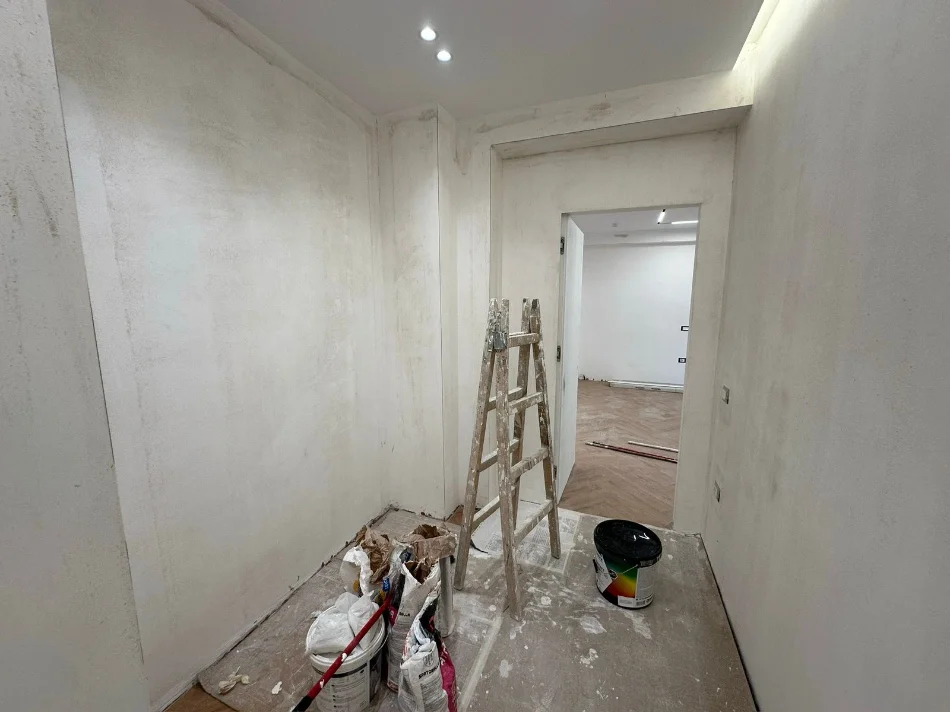 Tirane, shitet apartament 2+1+Ballkon , 101 m² 320.000 € (Ish Ekspozita)