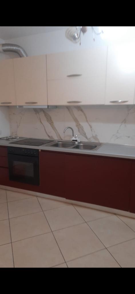 Tirane, jepet me qera apartament 2+1+A+BLK Kati 2, 120 m² 400 Euro (Shkolla bashkuar)