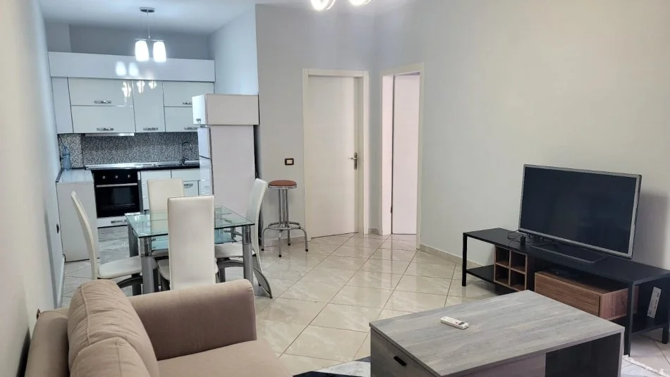 Tirane, jepet me qera apartament 1+1+Ballkon Kati 5, 70 m² 500 € (Astir)
