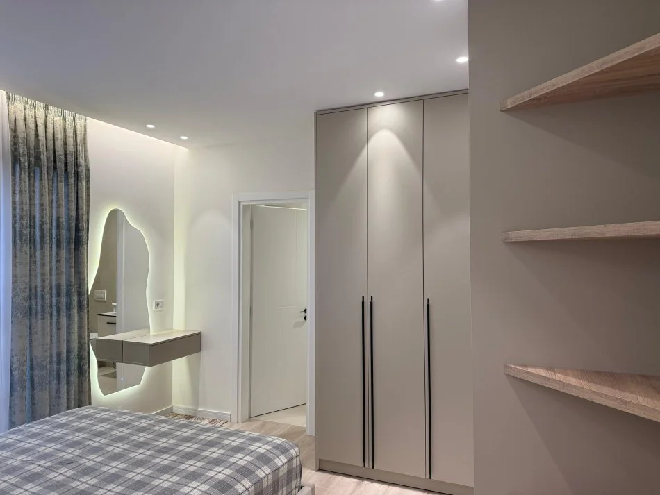 Tirane, jepet me qera apartament 1+1+Ballkon Kati 5, 700 € (Don Bosko)