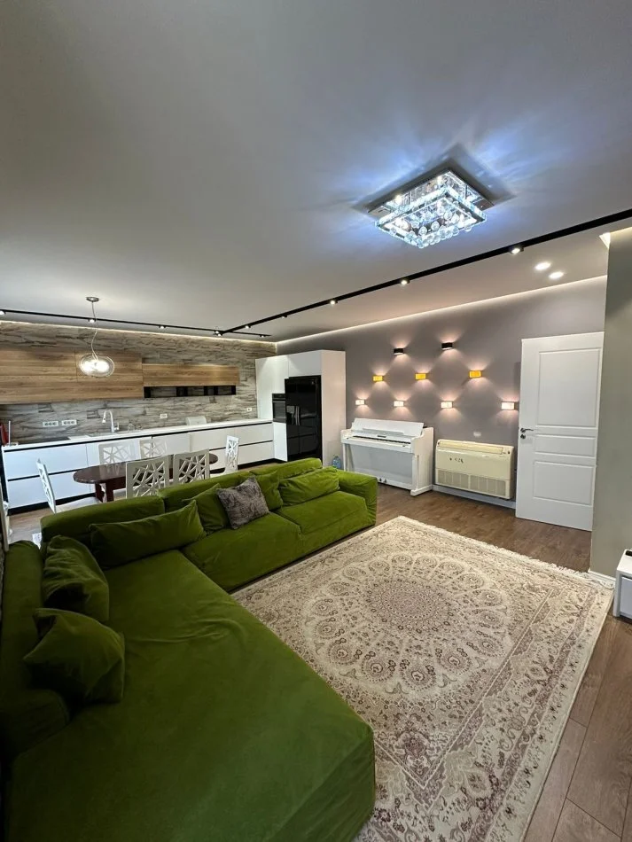 Tirane, shitet apartament 3+1+Ballkon Kati 7, 195 m² 210.000 € (Astiri)