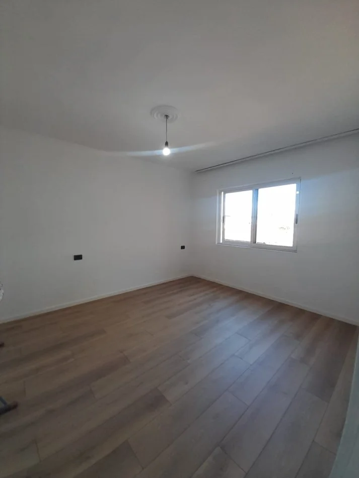 Tirane, jepet me qera apartament 1+1+Ballkon Kati 4, 60 m² 400 € (21 Dhjetori)