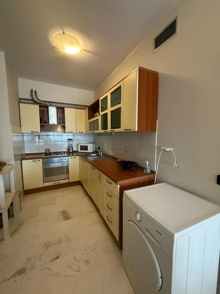 Tirane, jepet me qera apartament 2+1+Ballkon Kati 7, 98 m² 1.600 € (Torre Drini)