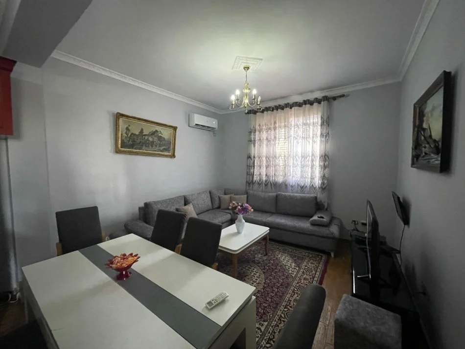 Fier, jepet me qera Vile 3+1+Aneks+Ballkon Kati 2, 135 m² 330 €
