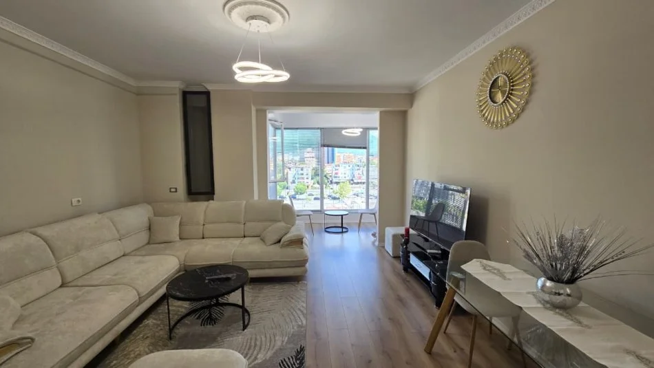 Tirane, jepet me qera apartament 1+1 , 68 m² 800 € (Stacioni i Trenit)