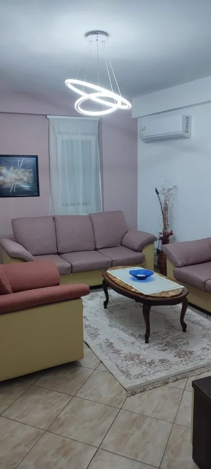 Tirane, jap me qera apartament 1+1+Ballkon Kati 1, 60 m² (21 Dhjetori – Kompleksi Kontakt)