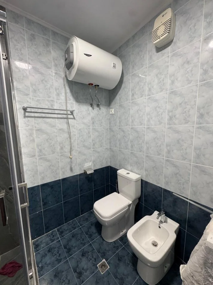 Tirane, jepet me qera apartament 2+1+Ballkon Kati 2, 85 m² 1.000 € (Myslym Shyri)