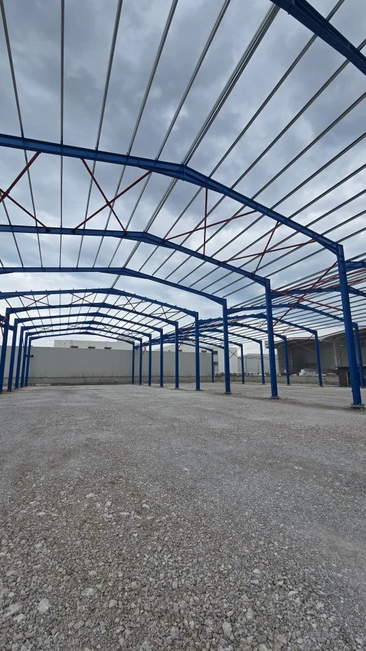 Tirane, jepet me qera ambjent biznesi Kati 0, 4.570 m² 9.450 € (Autostrada Durres-Tirane)