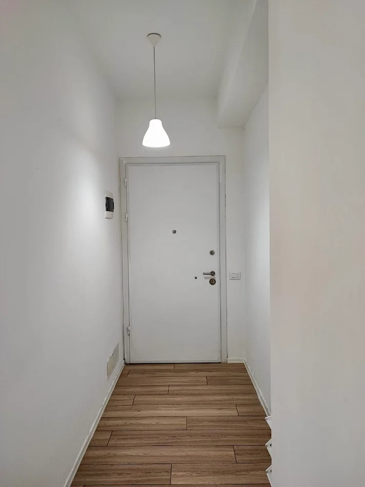 Tirane, jepet me qera apartament 2+1+Ballkon Kati 4, 500 € (Kompleksi Mangalem)