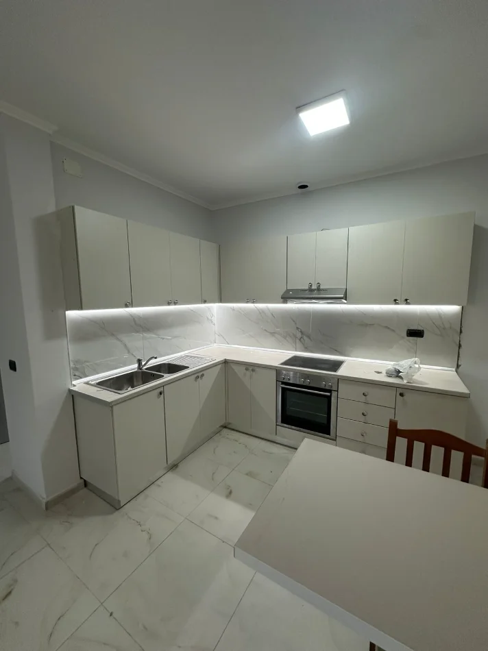 Tirane, jepet me qera apartament 1+1 Kati 2, 62 m² 400 € (Jordan Misja)