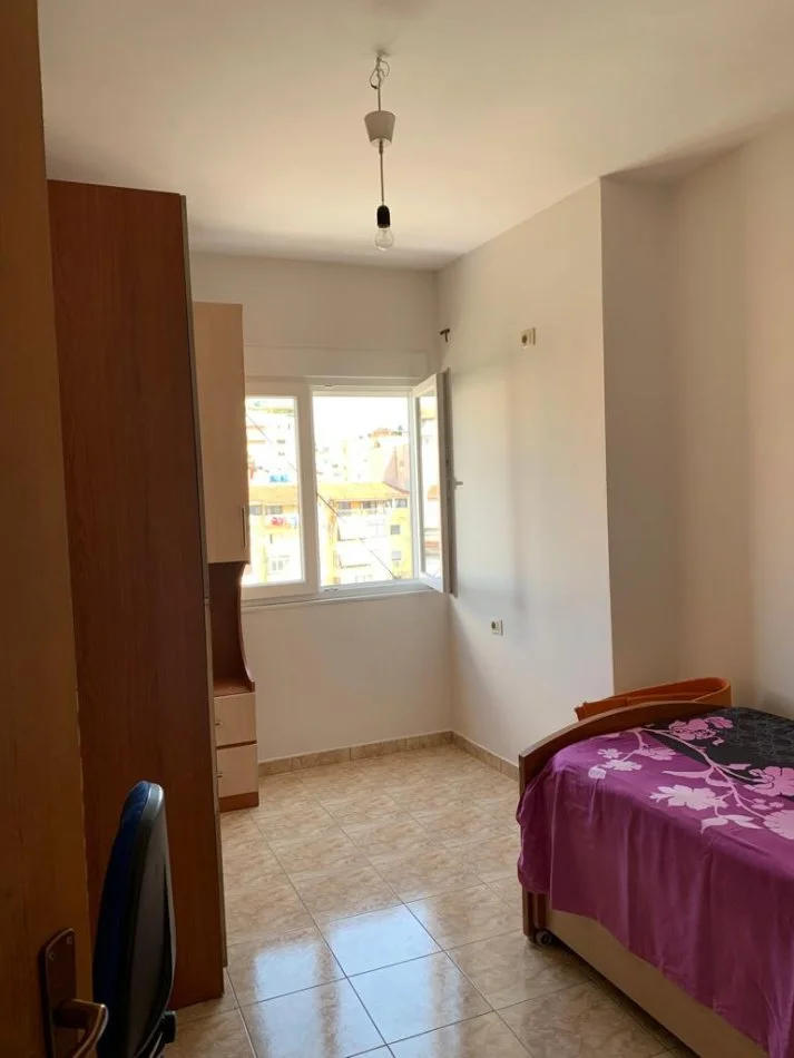 Tirane, jepet me qera apartament 2+1+Ballkon Kati 3, 96 m² 600 € (Kristal Centre)